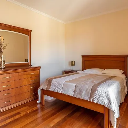 Ferienwohnung Fuer 4 Personen Ca 110 Qm In Canico, Madeira Ostkueste Von Madeira