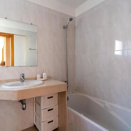 Ferienwohnung Fuer 4 Personen Ca 110 Qm In Canico, Madeira Ostkueste Von Madeira Apartment *