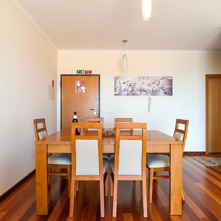 Ferienwohnung Fuer 4 Personen Ca 110 Qm In Canico, Madeira Ostkueste Von Madeira