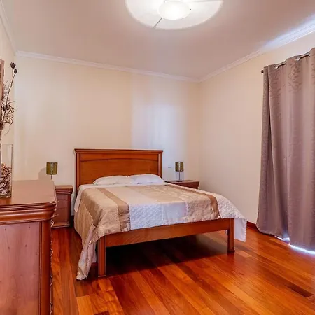 Ferienwohnung Fuer 4 Personen Ca 110 Qm In Canico, Madeira Ostkueste Von Madeira Apartment *