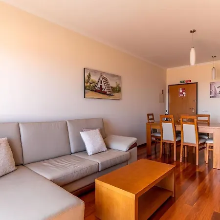 Ferienwohnung Fuer 4 Personen Ca 110 Qm In Canico, Madeira Ostkueste Von Madeira * Canico (Madeira)